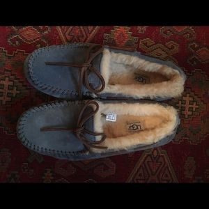 Ugg Dakota Slipper (W) : sz 8
